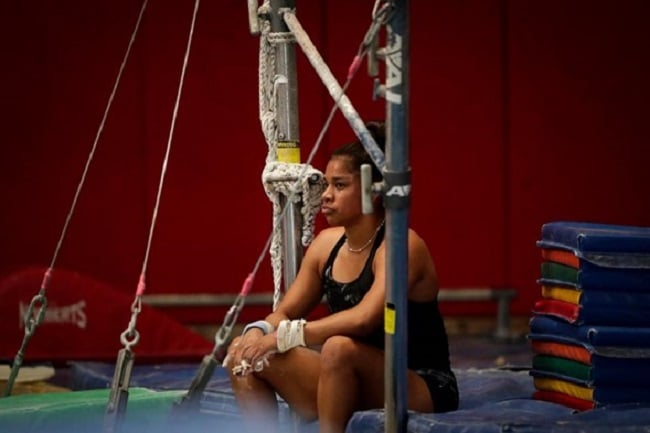 La gimnasta panameña Karla Navas participa en un entrenamiento en el No Limits Gymnastics Panamá. Foto: EFE