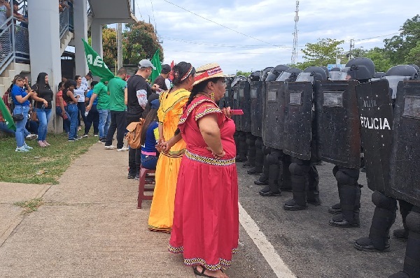 En Horconcitos los manifestantes fueron desalojados por las Unidades de Control de Multitudes.