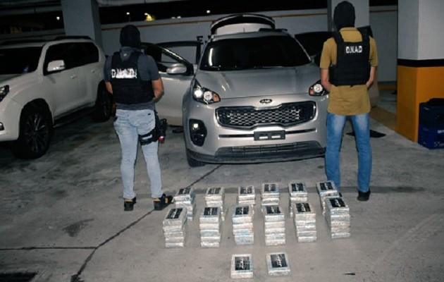 Las personas capturadas fueron llevadas a la zona policial y luego pasadas a manos del Ministerio Público. Foto: Diomedes Sánchez S,