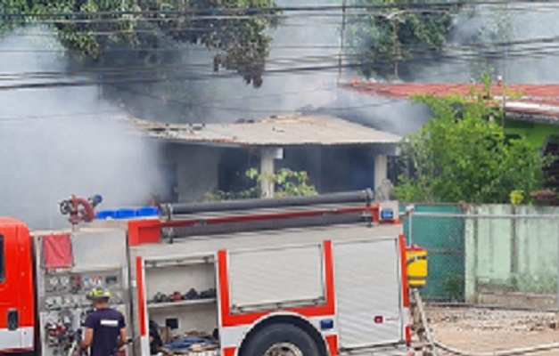 La casa quedó afectada en su totalidad debido al incendio. Foto: Thays Domínguez