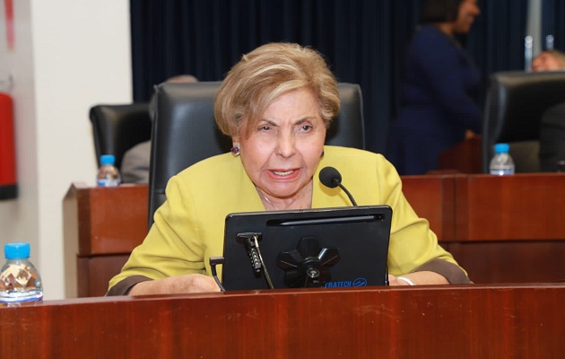 Mayín Correa recalcó que muchos jubilados viven con pensiones de hambre. Foto: Cortesía Asamblea Nacional