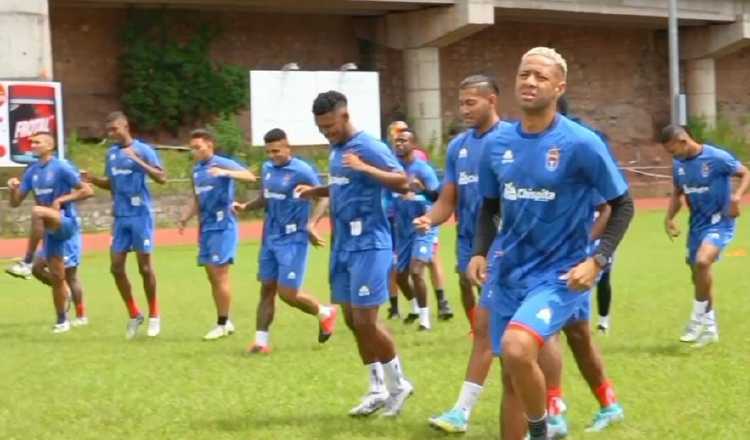 Jugadores del Sporting San Miguelito durante su entrenamiento en Honduras, con miras a su partido contra el Motagua. Foto: Sporting