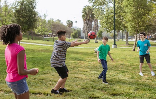 Es importante incentivar a los niños a realizar actividad física. Foto: Pexels