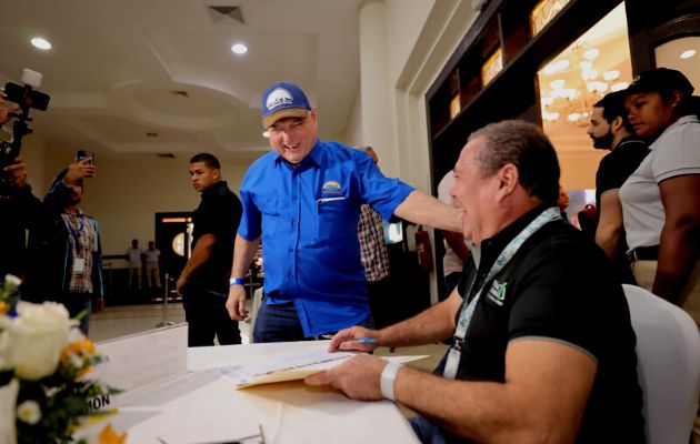 Martinelli instó a todos los panameños, independientemente, de los partidos políticos a marchar por