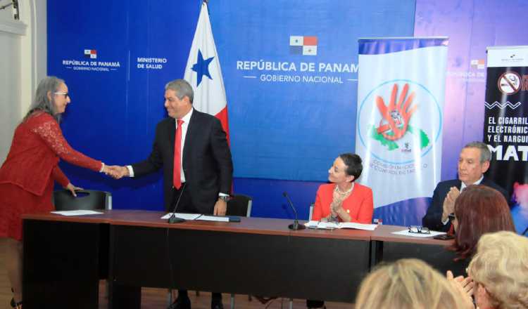 El Ministro de Salud, Luis Francisco Sucre, recibió una comisión de alto nivel presidida por la doctora Reyna Roa, representante de la Comisión Nacional para el Control del Consumo del Tabaco.