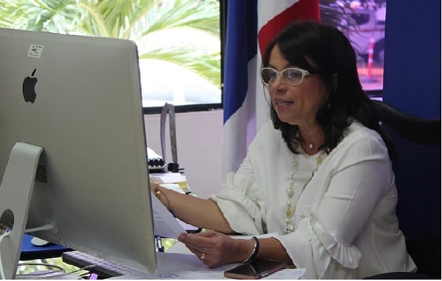 La ministra Maruja Gorday también pidió a las familias cumplir su rol. Foto: Cortesía Meduca