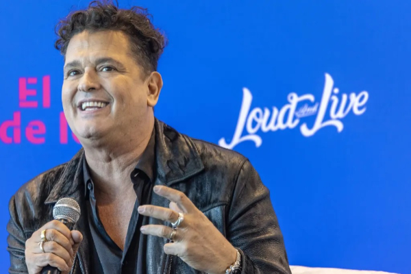 Carlos Vives habla durante una conferencia de prensa. Foto: EFE / EPA / Cristóbal Herrera-Ulashkevich