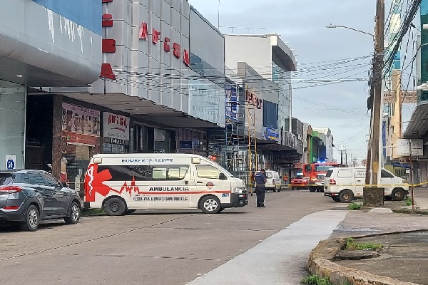 Se informó que unos ocho bomberos que estaban de turno atendieron esta emergencia. Foto. Diomedes Sánchez