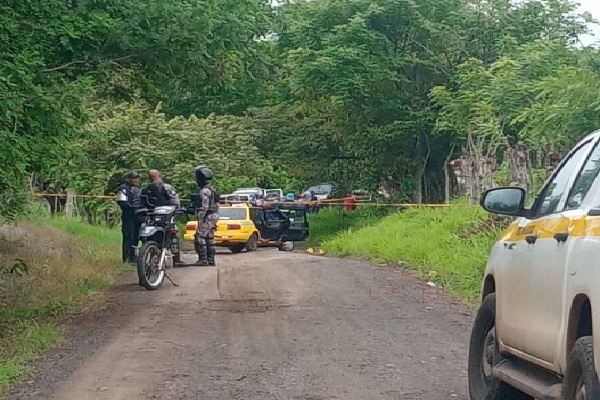 La pareja de Elicenia Solís,encontr a Elicenia Solís sin vida en su  taxi. Foto. Thayas, Domínguez