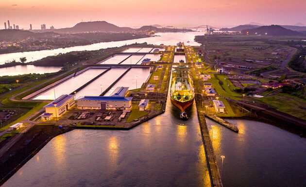 El Canal mantiene un tránsito máximo de 32 buques por día. Foto: Cortesía/ APC