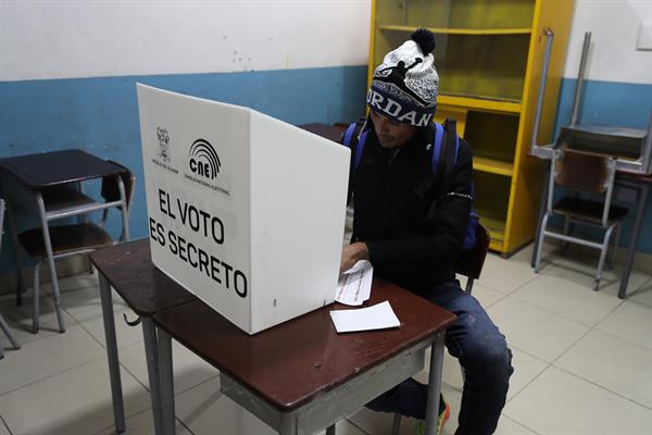 Cierran las mesas de votación.