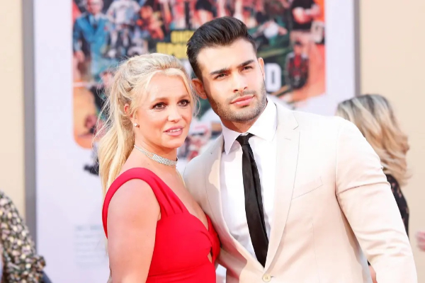 Britney Spears junto a Sam Asghari. Foto: EFE / Nina Prommer