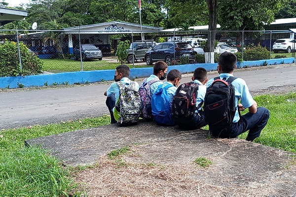 Esta iniciativa es desarrollada por el Meduca en todos los centros escolares del país, en los cuales se han entrenado a 450 estudiantes para la aplicación de la guía ‘Si la vida’. Foto. Eric Montenegro