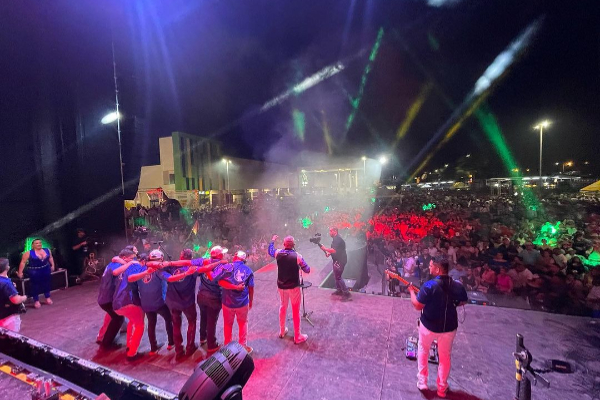 Jhonathan Chávez y su conjunto se presentaron el fin de semana en Chiriquí. Foto: Instagram / @jhonathanchavezoficial 