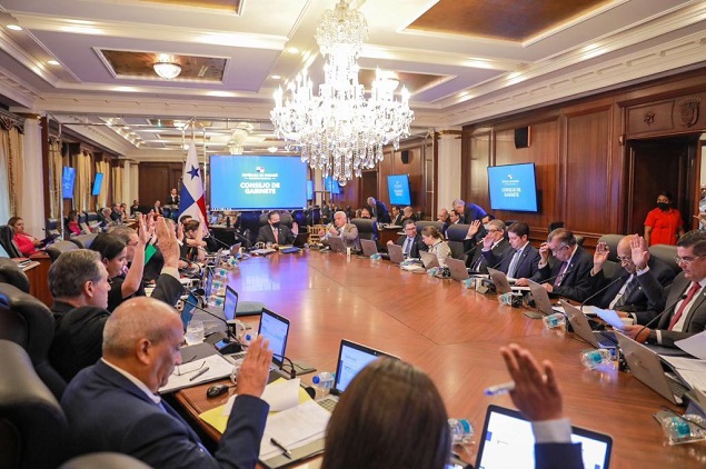 Los ministros aprobaron el crédito para pagarle a los educadores que ahora deberá pasar a la Asamblea. Foto: Cortesía Presidencia