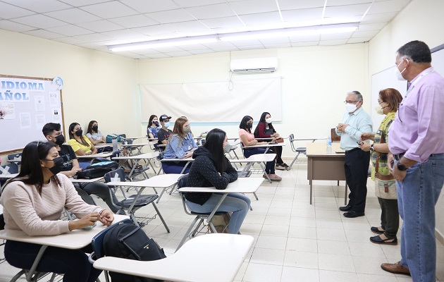 Las mujeres tienen más títulos que los hombres en Panamá. Foto: Cortesía/UTP