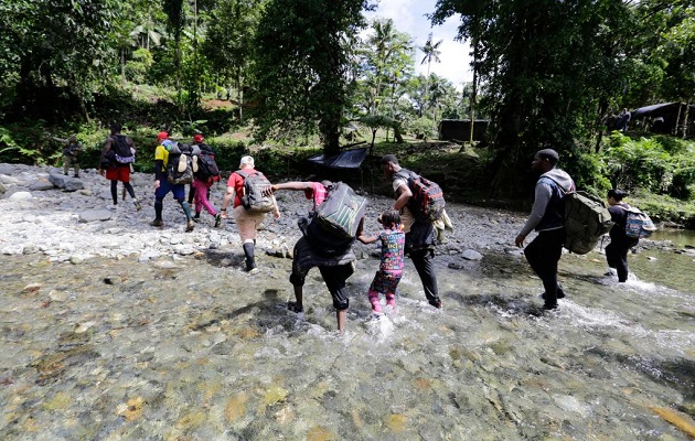 Los migrantes caminan un trayecto de 266 kilómetros plagado de peligros. Foto: EFE