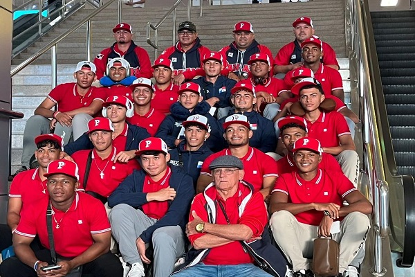 Selección de Panamá U-18, minutos antes de salir del Aeropuerto de Tocumen, rumbo a Taiwán. Foto: Fedebeis.