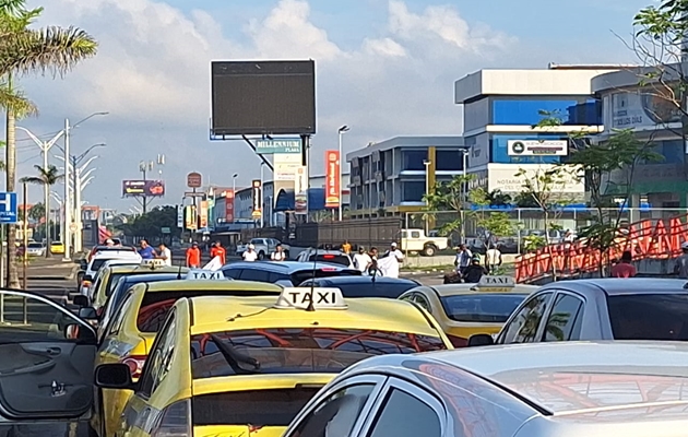 Las protestas se dieron en distintas áreas de Colón. Foto / Diomedes Sánchez. 