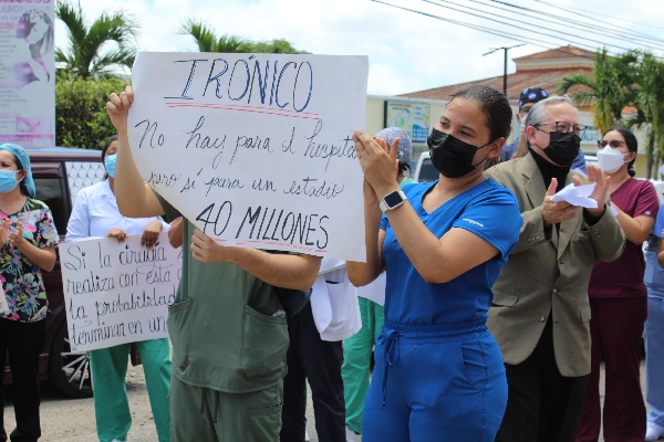 El paro de los médicos en el Nicolás Solano lleva 10 días. Foto. Eric Montenegro El paro de los médicos en el Nicolás Solano lleva 10 días. Foto. Eric Montenegro