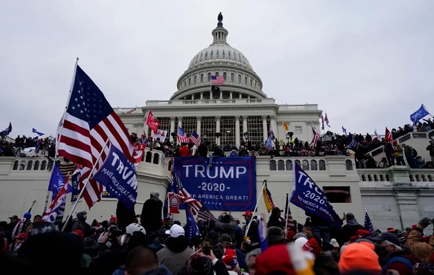Seguidores del expresidente Donald Trump asaltaron el Capitolio de EE.UU., el 6 de enero de 2021. Foto: EFE