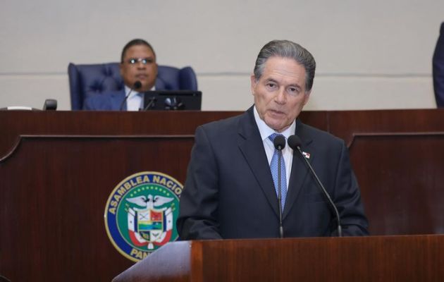 El ministro para Asuntos del Canal de Panamá, Arístides Royo. Foto: Cortesía Asamblea Nacional