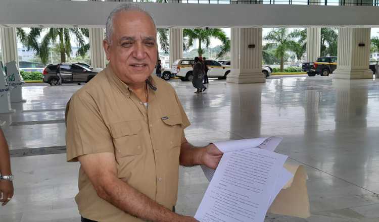 Como secretario general de Realizando Metas (RM), Luis Eduardo Camacho, presentó la denuncia a Organización Electoral. Foto: Víctor Arosemena