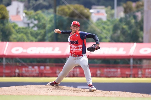 El lanzador Dereck Gómez se llevó el triunfo. Foto: Fedebeis