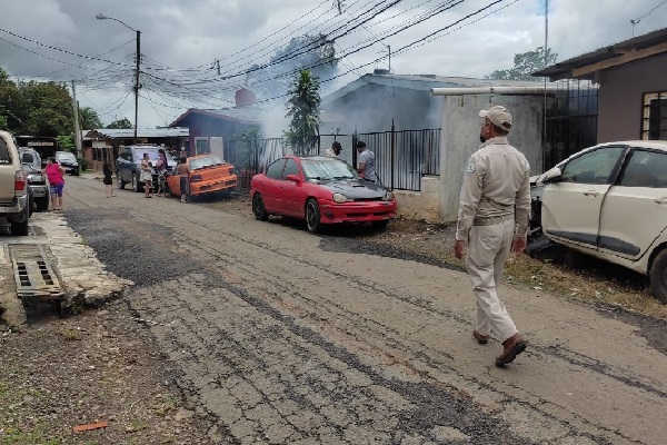 El jefe de Control de Vectores dijo que se realizan las nebulizaciones,  pero volvemos al sitio y nuevamente encontramos, además que las personas no quieren firmar las recomendaciones e inspecciones. Foto. José Vásquez