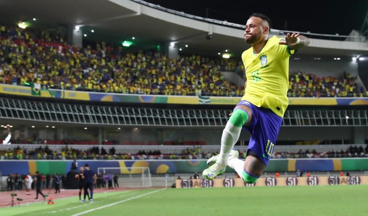 Neymar festeja uno de sus goles contra Bolivia en la eliminatoria de Sudamérica. Foto: EFE