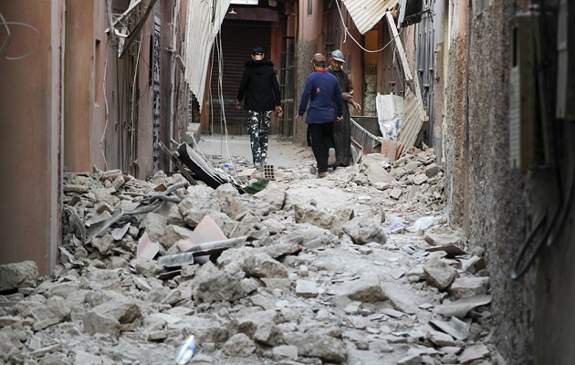 Destrozos que dejó el terremoto en una calle de Marrakech. Foto: Cortesía/EFE