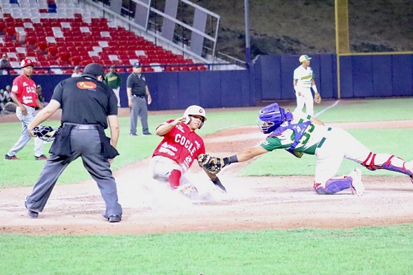 El torneo de béisbol juvenil en la ronda regular se jugará 22 partidos, se sistema de ida y vuelta. Foto: Fedebeis