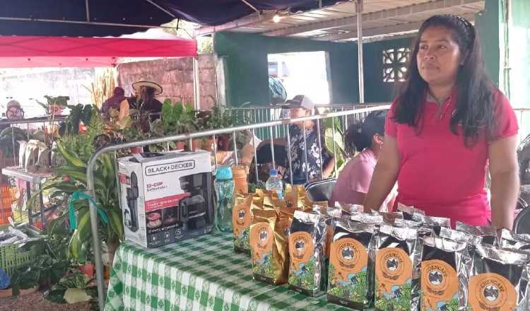 Campesinos de la cuenca del Canal de Panamá comercializan su propia marca de Café. 