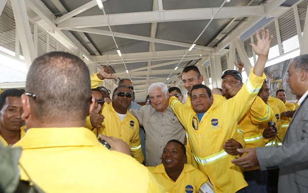 Martinelli inaugura el Metro de Panamá. 