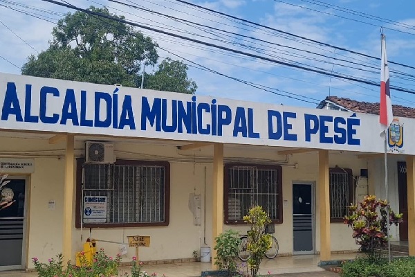 El alcalde de Pesé, Erick Guerrero, indicó que la medida adoptada con los trabajadores es temporal, como forma de dar un poco de oxígeno a las finanzas. Foto. Archivo