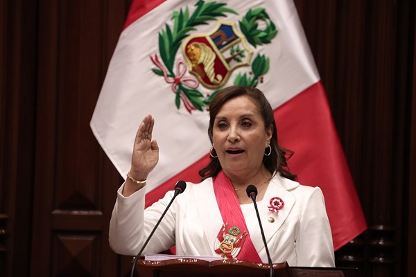 La presidenta del Perú, Dina Boluarte, en una fotografía de archivo. Foto: EFE