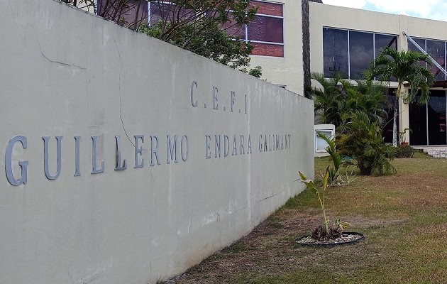  Los 1,774 alumnos de esta escuela recibirán clases virtuales este trimestre. Foto: Eric A. Montenegro