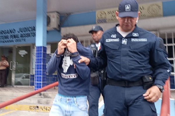 Kenny Javier Villamil Castillo, en la etapa inicial de la audiencia informó que residía con su mujer en el sector de Los Pinos, en el corregimiento de Veracruz. Foto. Eric Montenegro