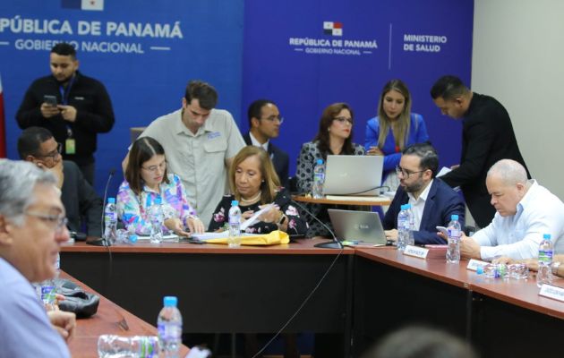 El proceso se hizo delante de los representantes de las empresas participantes. Foto: Cortesía Minsa