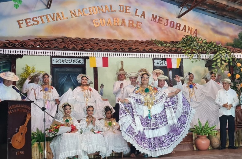 La festividad inició con una gran tuna por los alrededores del pueblo de Guararé. Foto: Thays Domínguez