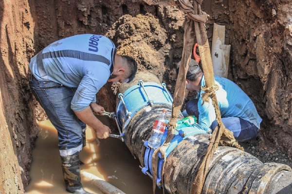 Este retraso se debió a la incompatibilidad de piezas necesarias para este trabajo, lo que afectó el sistema de distribución de agua a los usuarios en Chitré. Foto. Thays Domínguez