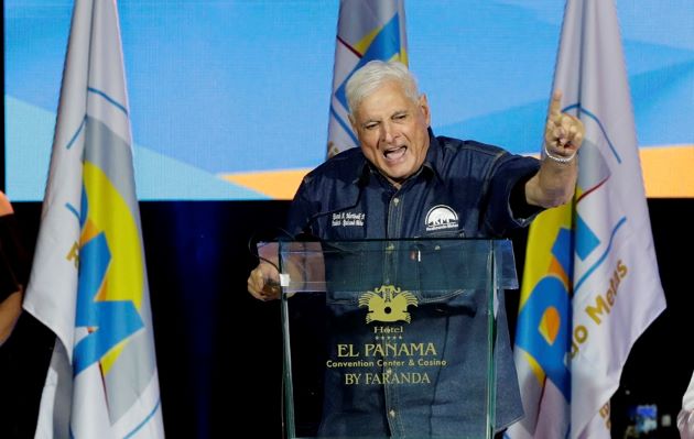 El candidato de los partidos RM y Alianza, Ricardo Martinelli, encabeza las encuestas con miras a las elecciones del 5 de mayo.