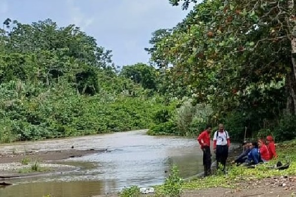 Los rescatistas mantienen el radar de búsqueda en el río y áreas cercanas a donde se dirigió el pescador. Foto. Sinaproc