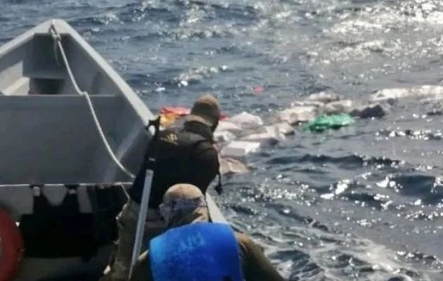 Estos bultos se ubicaron a 93 millas náuticas al noreste de El Porvenir. Foto: Diomedes Sánchez 