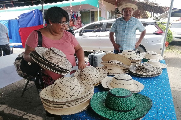 Los artesanos aprovechan este festival para ofrecer lo mejor a los nacionales y extranjeros. FOTO/THAYS DOMÍNGUEZ