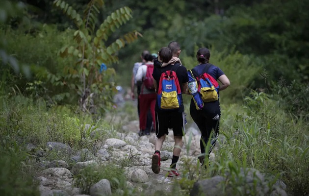 La mayoría de los migrantes que caminan por trochas en la selva del Darién son venezolanos. Foto: EFEn (Panamá)
