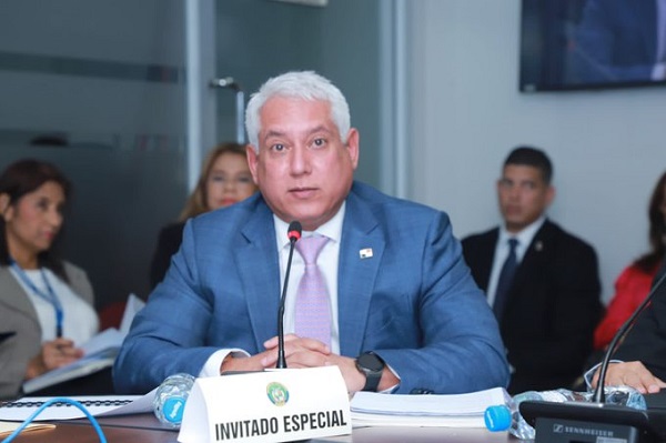 Simpson sucedió en el cargo a José Gabriel Carrizo, actual candidato presidencial del PRD. Foto: Cortesía Asamblea