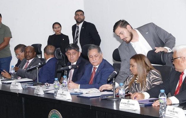 The first hearing on the mining contract continues on Thursday