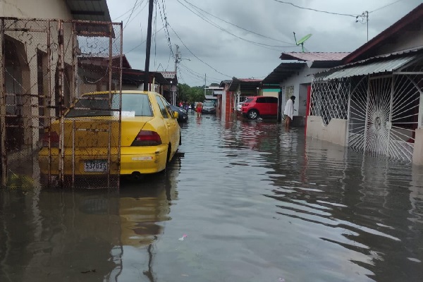 Las inundaciones se presentaron en la comunidad de la Resurrección en el corregimiento de Cristóbal. Foto. Diomedes Sánchez