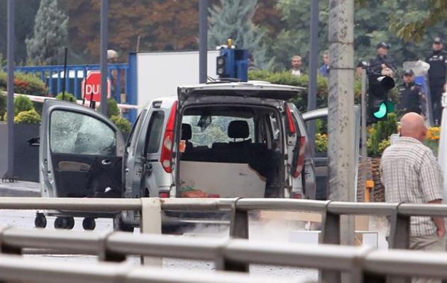 Vehículo utilizado en el ataque suicida de este domingo en Ankara. Foto: EFE